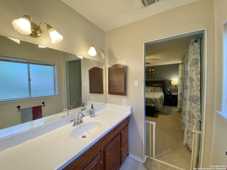 Photo 13 of 24 - 15035 Misty Bnd, San Antonio, TX 78217