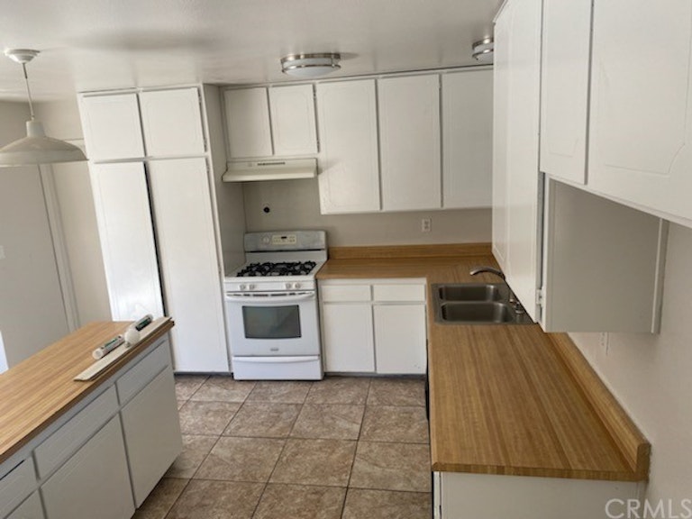 Photo 6 of 13 - 41592 Whittier Ave, Hemet, CA 92544