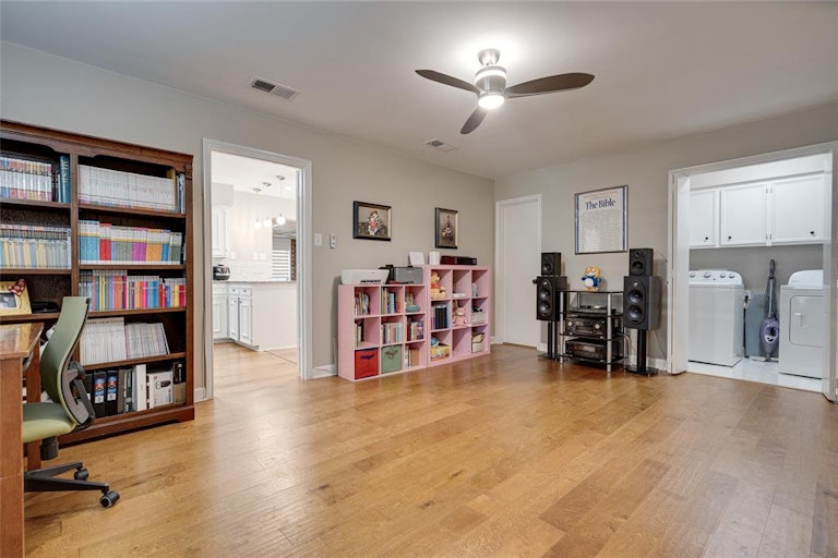 Photo 16 of 29 - 2609 Still Meadow Rd, Irving, TX 75060