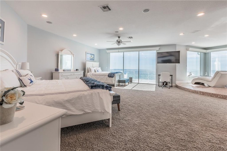 Photo 17 of 51 - 9924 Gulf Blvd, Treasure Island, FL 33706