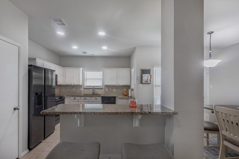 Photo 13 of 36 - 2854 Gospel Dr, Dallas, TX 75237