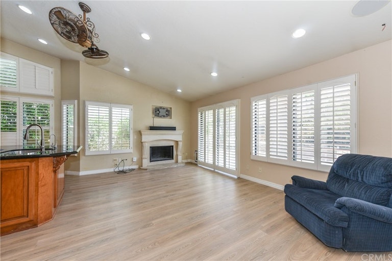 Photo 9 of 46 - 184 Cannon Rd, Riverside, CA 92506