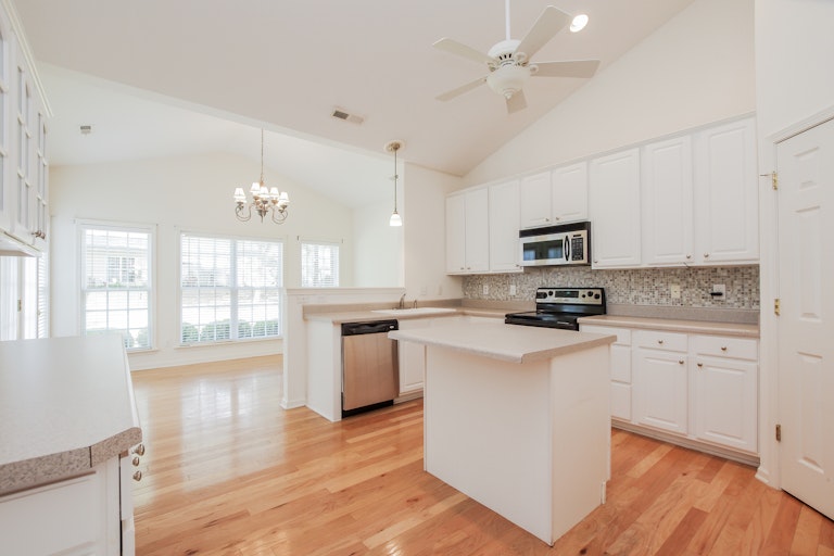 Photo 2 of 25 - 3329 Archdale Dr, Raleigh, NC 27614