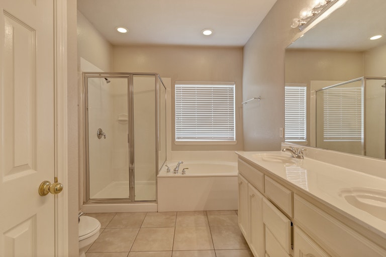Photo 12 of 21 - 2709 Bull Shoals Dr, Fort Worth, TX 76131