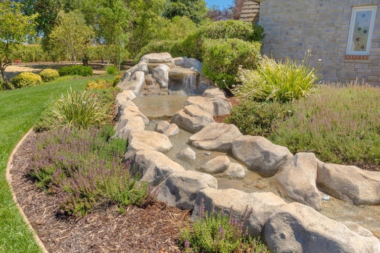 Photo 15 of 99 - 27681 Mace Blvd, Davis, CA 95618