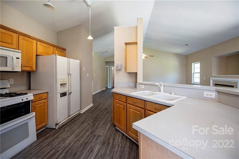 Photo 10 of 31 - 14916 Cane Field Dr, Charlotte, NC 28273