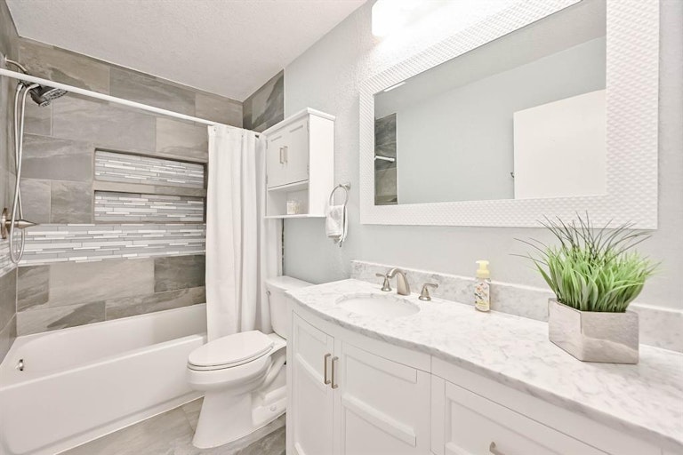 Photo 15 of 24 - 702 Paula St, Kennedale, TX 76060