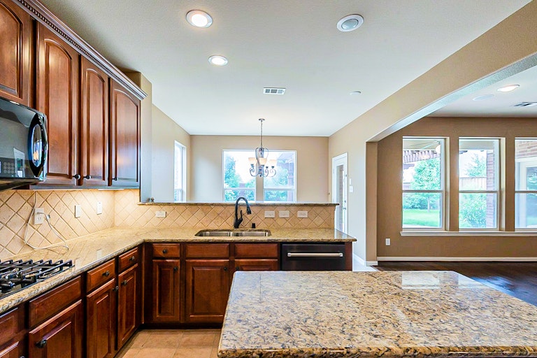 Photo 8 of 27 - 2612 Powderhorn Dr, Little Elm, TX 75068