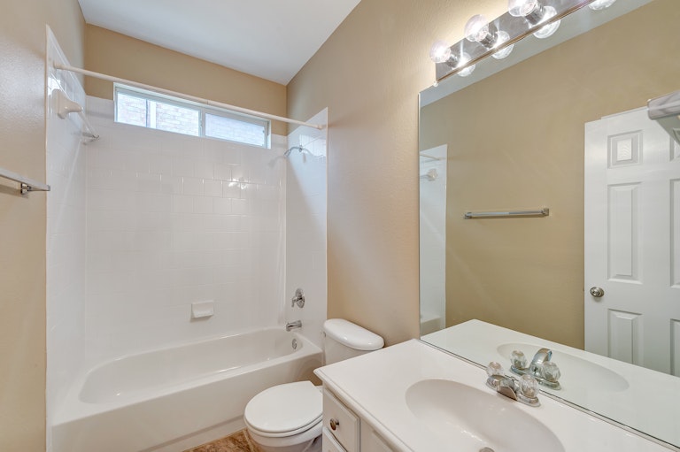 Photo 27 of 30 - 4616 Matthew Dr, Fort Worth, TX 76244