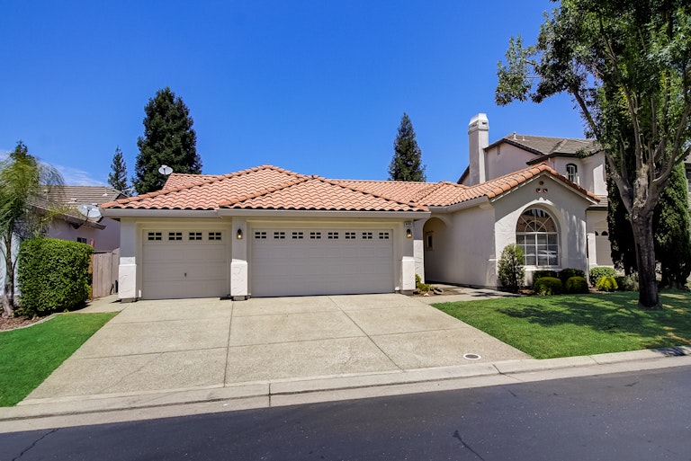 Photo 10 of 28 - 9405 Moondancer Cir, Roseville, CA 95747