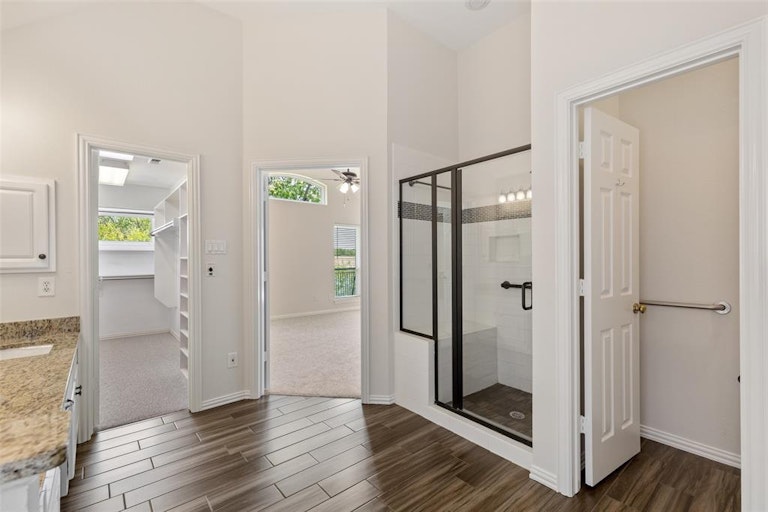 Photo 18 of 28 - 8904 Lakewood Dr, Irving, TX 75063