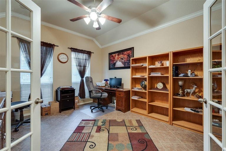 Photo 9 of 35 - 10304 Fossil Valley Dr, Fort Worth, TX 76131