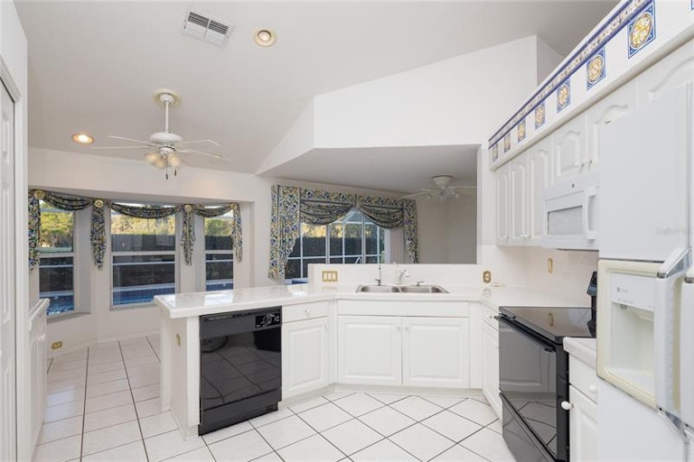 Photo 10 of 29 - 2762 Golf Lake Dr, Plant City, FL 33566