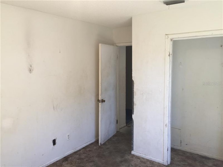 Photo 10 of 24 - 1040 31st St E, Palmetto, FL 34221