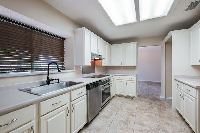 Photo 9 of 25 - 10138 Sandyglen, San Antonio, TX 78240