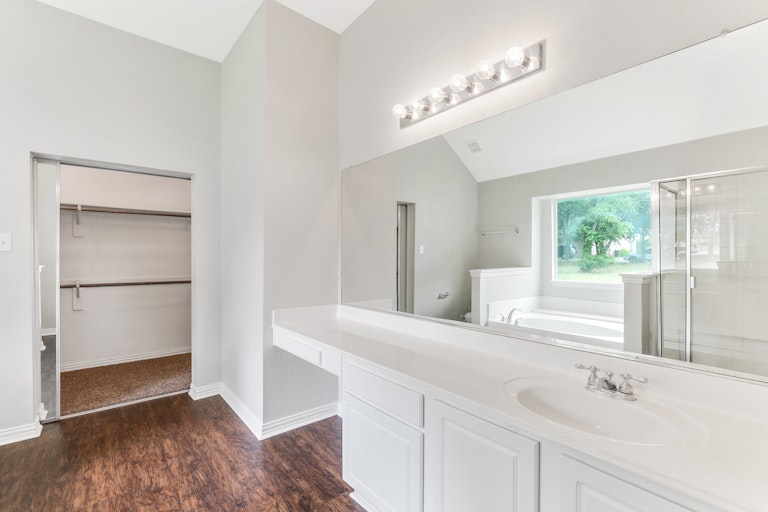 Photo 17 of 26 - 1804 Athena Dr, Lancaster, TX 75134