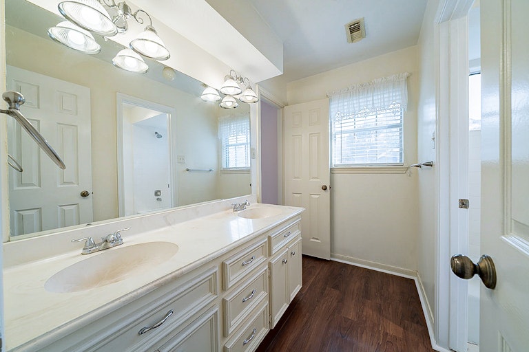 Photo 31 of 37 - 5522 Lone Cedar Dr, Kingwood, TX 77345