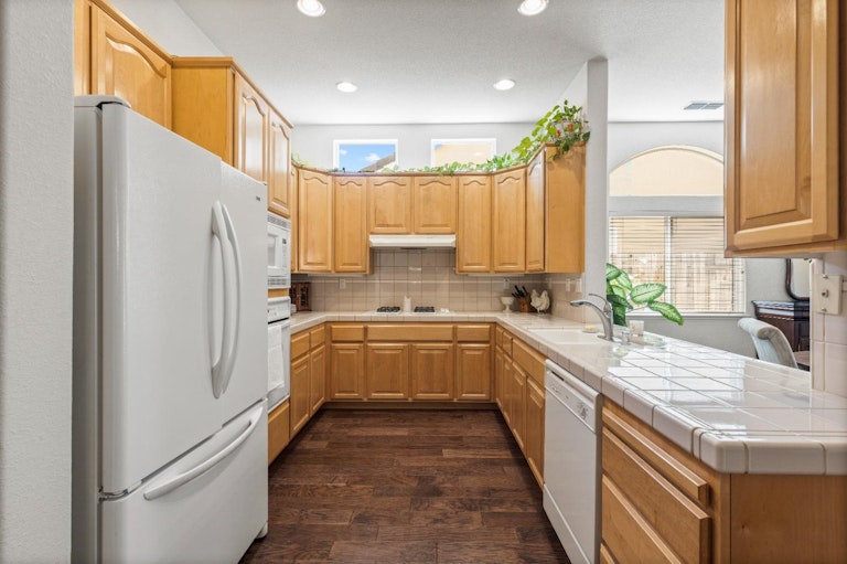 Photo 3 of 35 - 2421 Walnut Oaks Ln, Carmichael, CA 95608