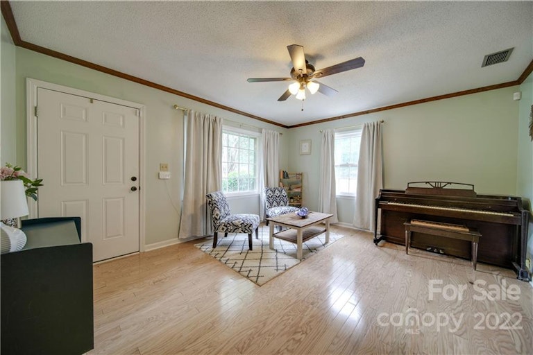 Photo 9 of 47 - 5802 Hillcrest Cir, Indian Trail, NC 28079