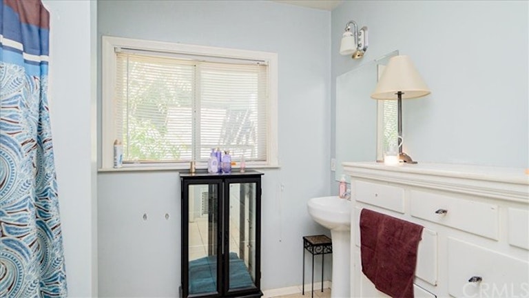 Photo 14 of 26 - 17394 Grevillea St, Fontana, CA 92335