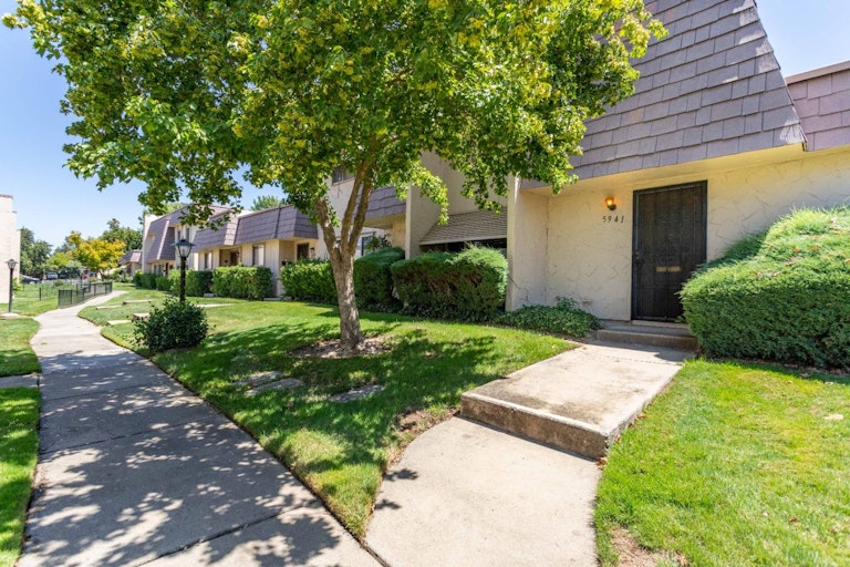 Photo 1 of 33 - 5941 Casa Alegre, Carmichael, CA 95608