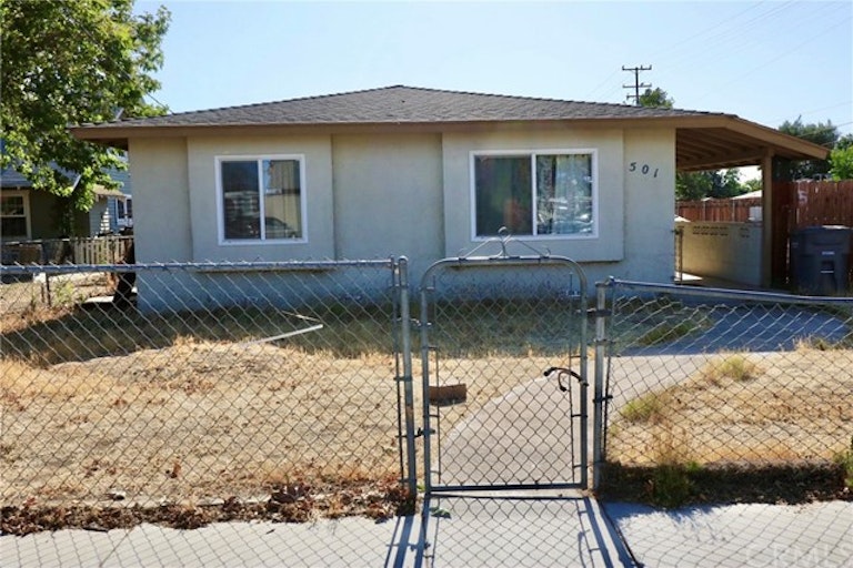 Photo 1 of 24 - 501 S Buena Vista St, Hemet, CA 92543