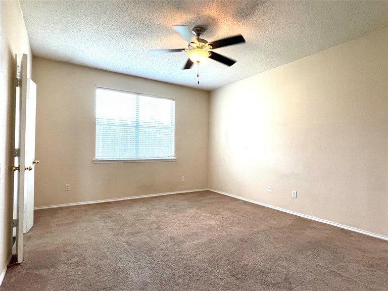 Photo 10 of 23 - 6328 Seal Cv, Fort Worth, TX 76179