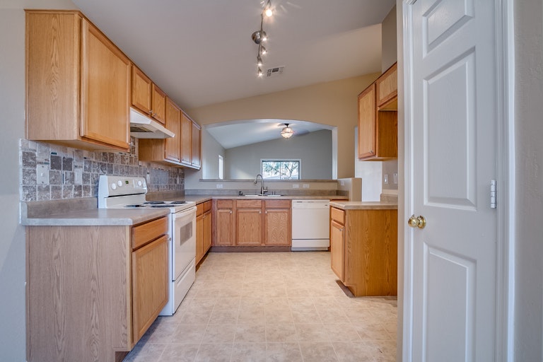 Photo 2 of 27 - 3326 W Fraktur Rd, Phoenix, AZ 85041