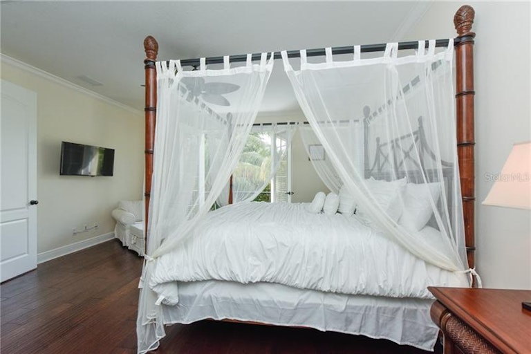 Photo 14 of 25 - 320 Faubel St, Sarasota, FL 34242