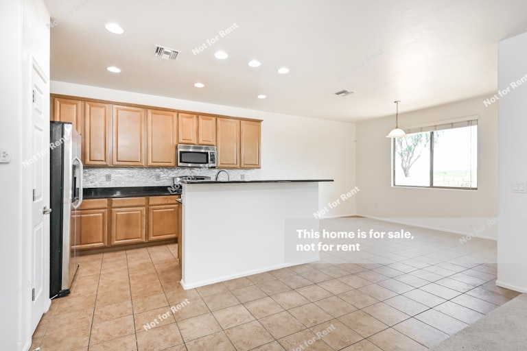 Photo 13 of 27 - 14376 N Bannerstone Ct, Marana, AZ 85658