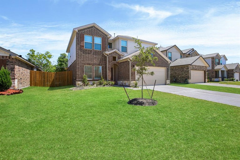 Photo 3 of 31 - 227 Murrieta Ln, Rosharon, TX 77583