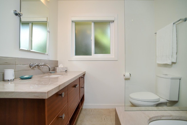 Photo 24 of 68 - 1940 Rolling Hills Rd, Sacramento, CA 95864
