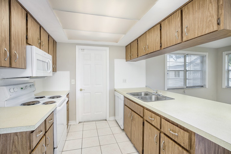 Photo 4 of 16 - 5945 Della Dr, Holiday, FL 34690