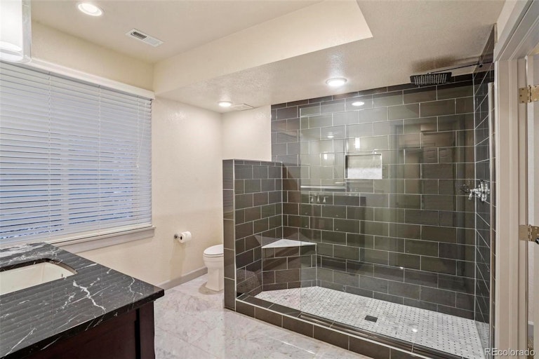 Photo 17 of 40 - 2252 S Loveland St, Denver, CO 80228