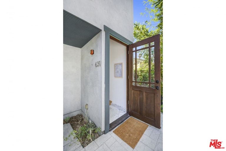 Photo 41 of 49 - 641 N Mariposa Ave, Los Angeles, CA 90004