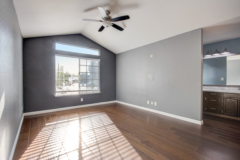 Photo 7 of 39 - 4025 Honey Rose Pl, Antelope, CA 95843