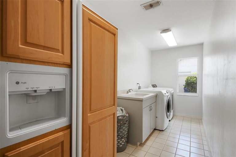 Photo 29 of 50 - 1719 Woodpond Way, Lutz, FL 33559