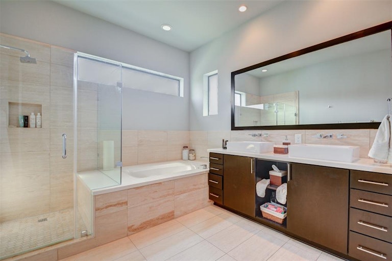 Photo 33 of 49 - 5638 Petty St Unit C, Houston, TX 77007
