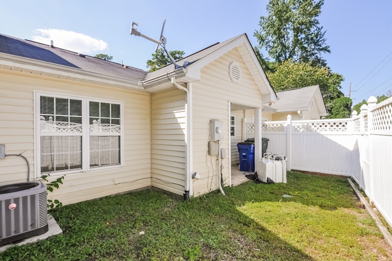 Photo 6 of 25 - 3754 Votive Ln, Raleigh, NC 27604