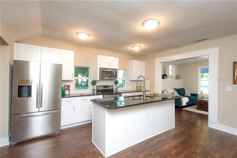 Photo 4 of 25 - 4218 N 13th St, Tampa, FL 33603