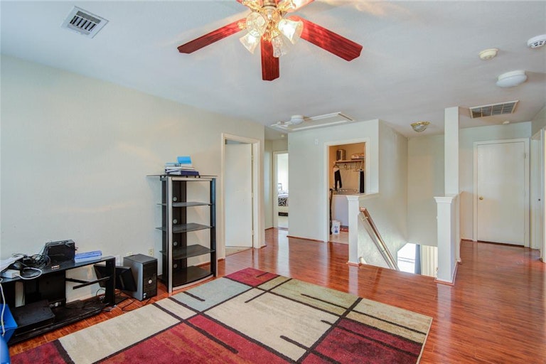 Photo 28 of 50 - 16651 Keegans Ridge Way Dr, Houston, TX 77083