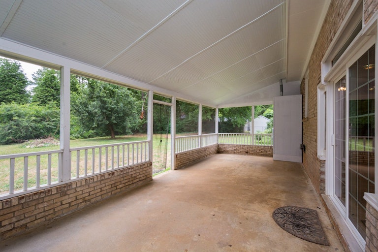 Photo 3 of 16 - 7709 Leesville Rd, Raleigh, NC 27613