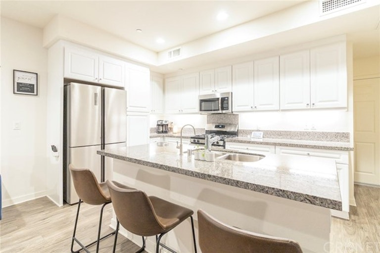 Photo 15 of 35 - 13412 N Manzanillo Ln, Sylmar, CA 91342
