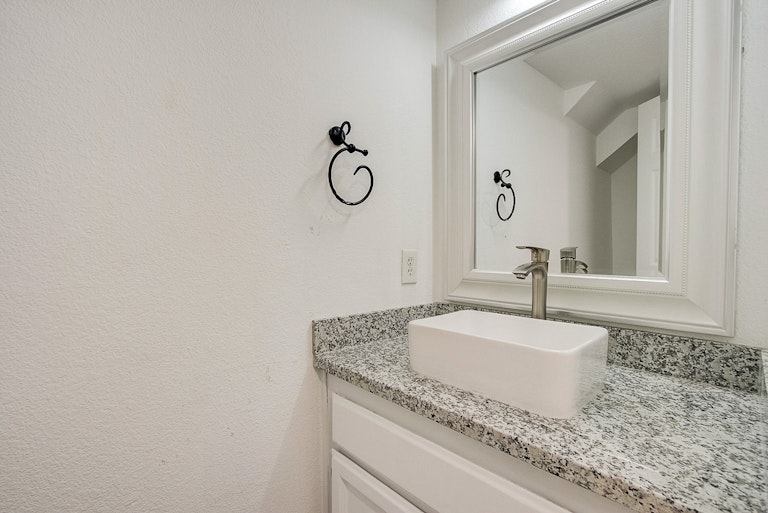 Photo 25 of 35 - 4052 Tawny Meadow Way, Antelope, CA 95843