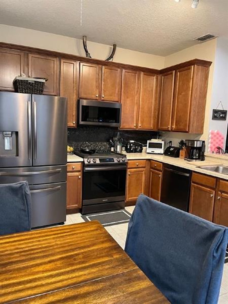 Photo 3 of 31 - 4237 Key Thatch Dr, Tampa, FL 33610