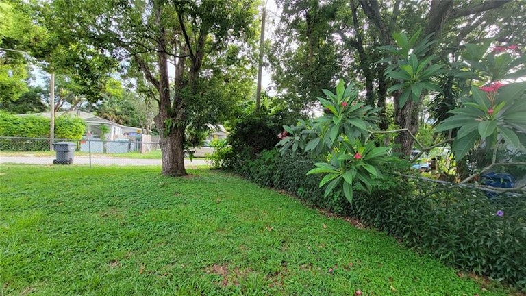 Photo 8 of 28 - 3334 Avenue J NW, Winter Haven, FL 33881