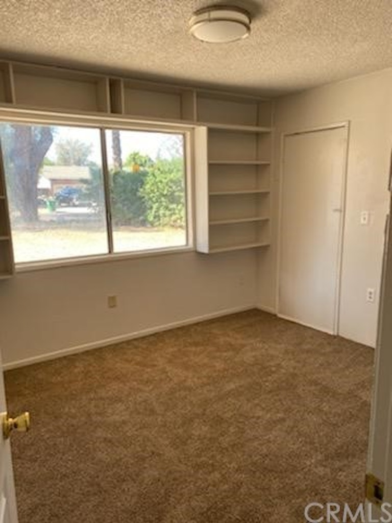 Photo 8 of 13 - 41592 Whittier Ave, Hemet, CA 92544