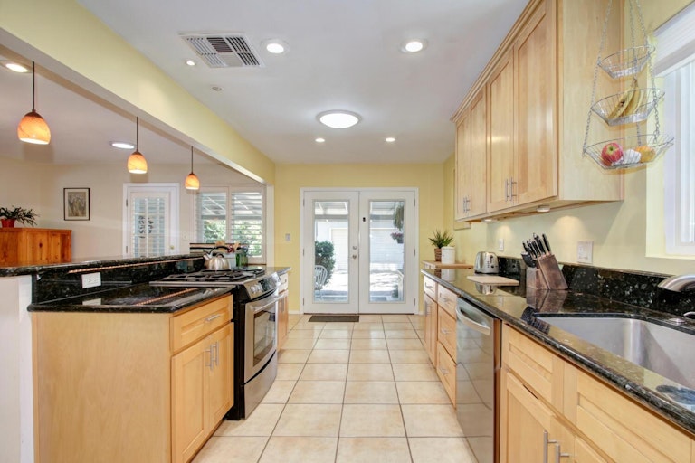Photo 33 of 87 - 4501 Moddison Ave, Sacramento, CA 95819