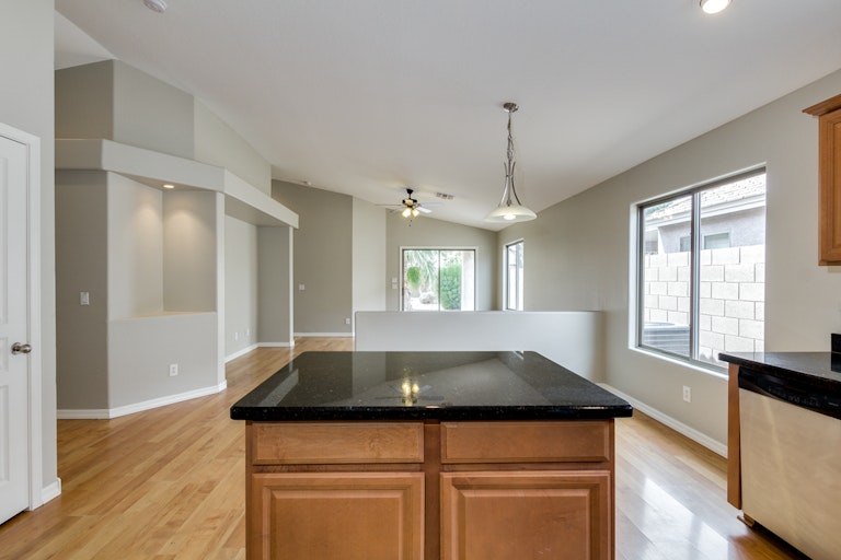 Photo 7 of 32 - 2625 E Silversmith Trl, San Tan Valley, AZ 85143