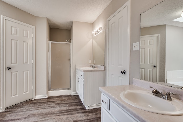 Photo 15 of 27 - 1814 Apache Trl, Mesquite, TX 75149